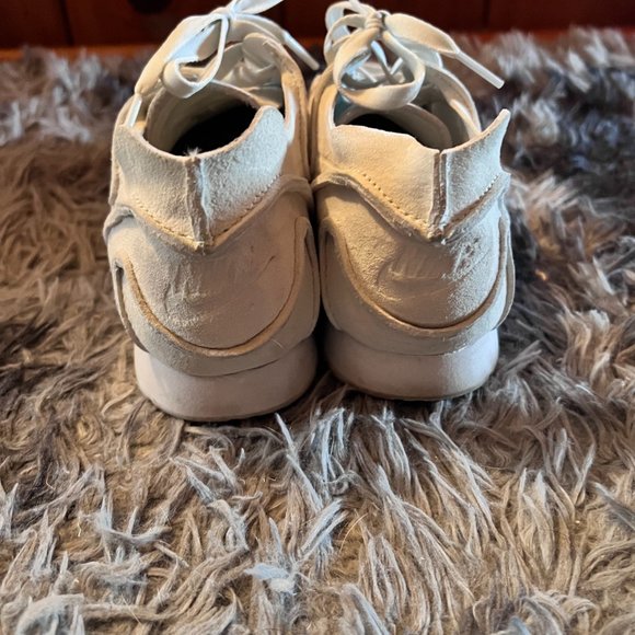 *GENTLY WORN* Leather Nike's - Picture 3 of 3